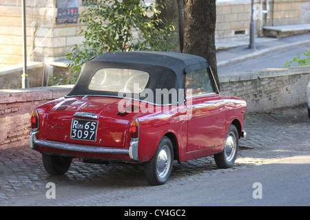 lustige romantische Cabrio Topolino rotes Auto, Fiat 600, Roma, Rom, Rom, Italien, Photoarkive Stockfoto