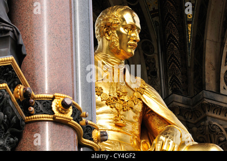 London, England, Vereinigtes Königreich. Albert Memorial in Kensington Gardens (George Gilbert Scott-1872, Statue hinzugefügt, 1875) Stockfoto