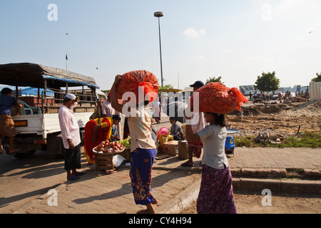 Typische Straßenleben in Rangun, Myanmar Stockfoto