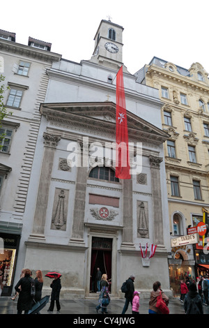 Die Malteser Kirche (Malteserkirche) oder die Kirche des Heiligen Johannes des Täufers, in Wien, Österreich. Stockfoto