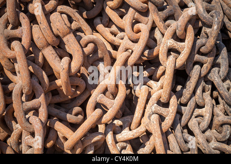 Bündel von rostigen Schiff Kette. Hintergrundtextur Stockfoto