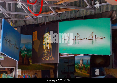 Verkauf von Bildern in den Straßen von Rangun, Myanmar Stockfoto