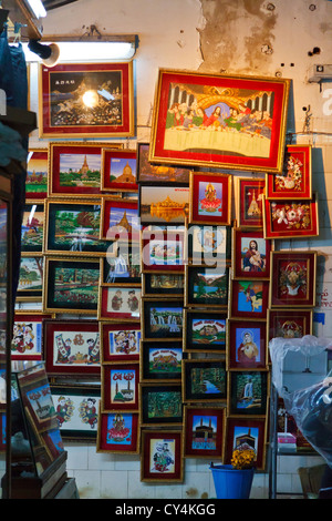 Verkauf von Bildern in den Straßen von Rangun, Myanmar Stockfoto