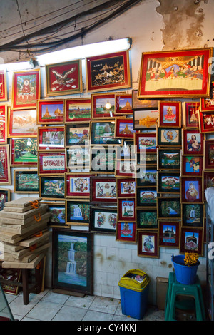 Verkauf von Bildern in den Straßen von Rangun, Myanmar Stockfoto