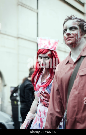 Zombie-Krankenschwester, die Teilnahme an der Brighton Zombie Parade 20. Oktober 2012 Stockfoto