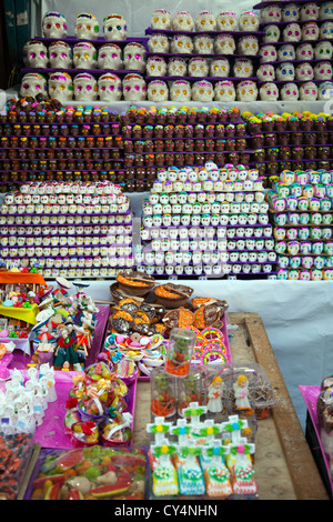 Süße Calaveras - Schädel - Dia de Los Muertos, auf Stand auf Jamaika Markt in Colonia Jamaika in Mexiko-Stadt zu feiern Stockfoto