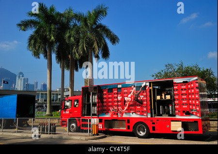 Ein Coca-Cola-Lastwagen vor dem Kowloon Star Ferry Terminal, Hongkong SAR Stockfoto