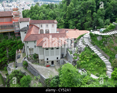 Mittelalterliche Kloster in der Schweiz. Madonna del Sasso Stockfoto