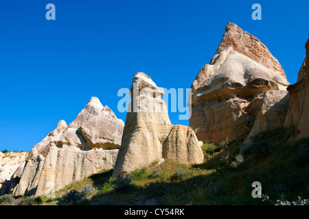 Die Feen Schornstein Felsen Säulen Formationen von Love Valley, in der Nähe von goreme, Kappadokien Stockfoto