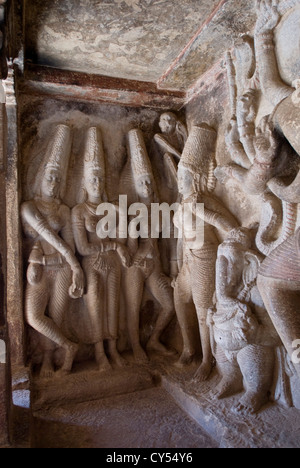 SAPTA Matha Tanz (sieben Göttinnen) InRavanaphadi Cavetemple in Aihole, Karnataka. Stockfoto