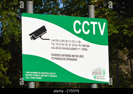 Epping Forest District Council CCTV Warnzeichen auf Land, insbesondere im Hinblick auf flytipping Stockfoto