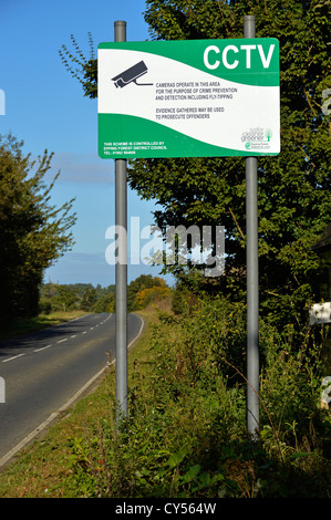 Epping Forest District Council CCTV Warnzeichen auf Land, insbesondere im Hinblick auf flytipping Stockfoto