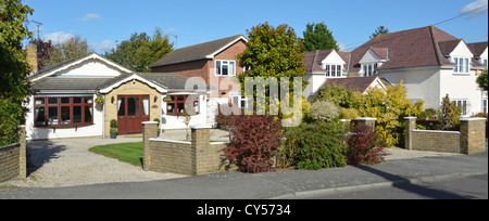 Gemischte Wohnformen im Dorf Wohnstraße Stockfoto