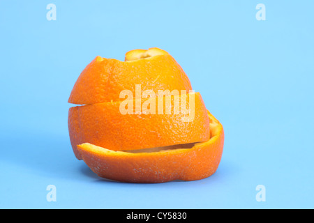 Orange Peel aufgewickelt in einem Ball. Stockfoto