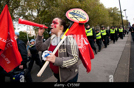 Gegen Sparpolitik und Anti Kürzungen Protest organisiert von der TUC marschierten durch durch die Londoner Okt 2012 Stockfoto