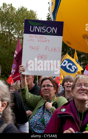 Gegen Sparpolitik und Anti Kürzungen Protest organisiert von der TUC marschierten durch die Londoner Okt 2012 Stockfoto