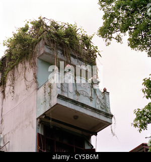 Französisch-kolonialen Architektur in der Altstadt von Hanoi in Vietnam in Fernost Südostasien. Stadt Gebäude Haus Gehäuse Apartment Block Style Home Reisen Stockfoto