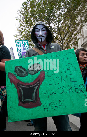 Anarchist Black Bloc stören gegen Sparpolitik und anti-Kürzungen Protest organisiert von der TUC marschierten durch durch die Londoner Stockfoto