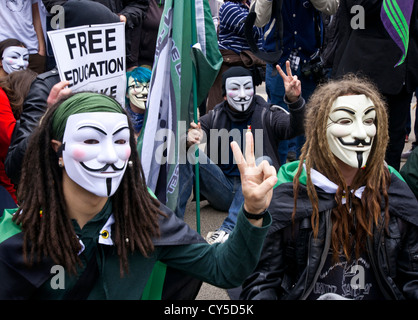 Anarchist Black Bloc stören gegen Sparpolitik und anti-Kürzungen Protest organisiert von der TUC marschierten durch durch die Londoner Stockfoto