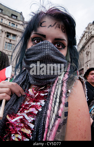 Anarchist Black Bloc stören gegen Sparpolitik und anti-Kürzungen Protest organisiert von der TUC marschierten durch durch die Londoner Stockfoto