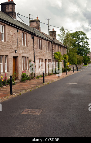 Zeile der Stone Cottages in Greystoke Dorf Cumbria Stockfoto