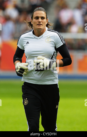 Deutschland Torwart Nadine Angerer erwärmt sich vor dem Eröffnungsspiel 2011 FIFA Frauen Weltmeisterschaft gegen Kanada. Stockfoto