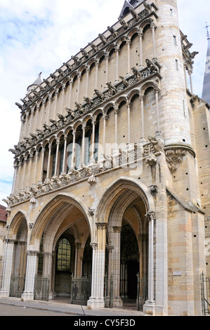 Wasserspeier an der Fassade der Kathedrale Notre-Dame in Dijon, Frankreich, Burgund, Côte-d ' or Stockfoto