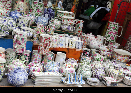 Eine der (14), um Bilder zu Portobello Road Market Verwandte von dem Fotografen und Unternehmen Verkauf von Antiquitäten und bric-a-brac. Stockfoto