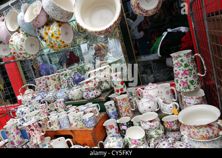 Eine der (14), um Bilder zu Portobello Road Market Verwandte von dem Fotografen und Unternehmen Verkauf von Antiquitäten und bric-a-brac. Stockfoto