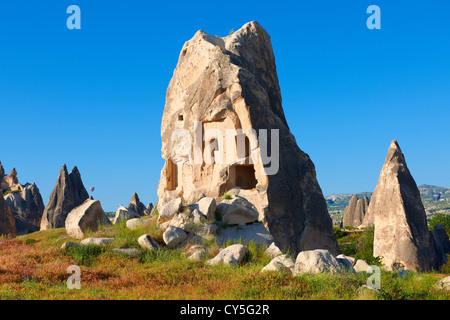 Felsformationen und Feenkamine in der Nähe von Goreme, Kappadokien Stockfoto