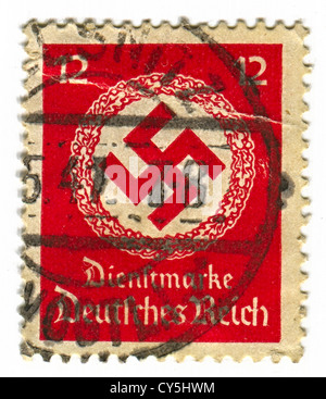 Deutschland - ca. 1937: Eine Briefmarke gedruckt in Deutschland zeigt Bild des Hakenkreuzes ein gleichseitig Kreuz ist. Stockfoto