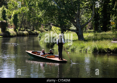 Schiff auf dem Fluss Avon in Christchurch, Canterbury, Südinsel, Neuseeland Stockfoto