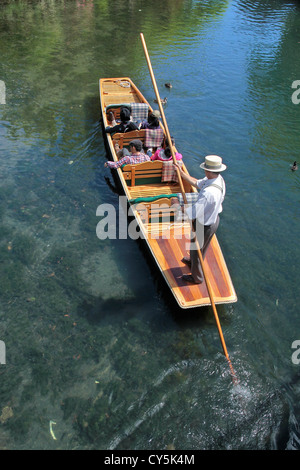 Schiff auf dem Fluss Avon in Christchurch, Canterbury, Südinsel, Neuseeland Stockfoto