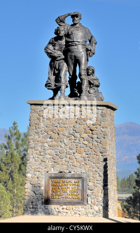Gedenkstatue für die Opfer der Donner Party in der Nähe von Truckee California. Denkmal zur Erinnerung an eine tragische Reise einer Gruppe amerikanischer Pioniere Stockfoto