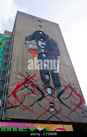 Gießen Sie Paint Streetart von NIck Walker aus der Ausstellung 'See no Evil' in Nelson Street, Bristol, UK. Stockfoto