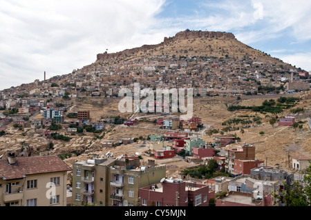 Die alte türkische Bergstadt Mardin liegt in der östlichen Anatolien Region im Südosten der Türkei, nahe der Grenze zu Syrien. Stockfoto