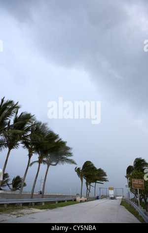 dunkle Regen Gewitterwolken Schlag über die sieben-Meilen-Brücke-Marathon key Florida Keys usa Stockfoto
