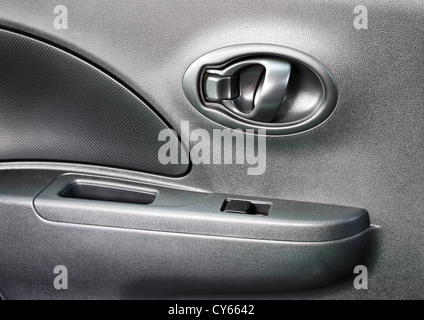 Silberner Automobil-Türgriff mit Lederbezug Stockfotografie - Alamy