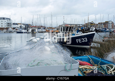 Ein kleines Fischerboot in Eastbourne souveräner Hafen Stockfoto