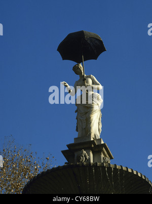 Joan Roig Soler (1852-1909). Spanischer Bildhauer. Die Dame des Regenschirmes, (1884). Zitadellenpark. Barcelona. Katalonien. Spanien. Stockfoto