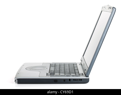 Laptop mit leeren schwarzen Bildschirm. Seitenansicht. Isoliert auf weißem Hintergrund Stockfoto