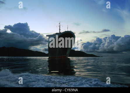 Seychellen Cunard Liner Queen Elizabeth 2 ankern aus Mahe während der Weltreise. Stockfoto