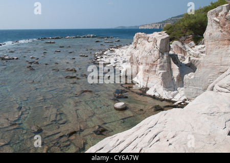 Thassos, Griechenland. Griechische Insel. September. Eines der antiken Marmor-Steinbrüche auf der Halbinsel Aliki oder Aliki. Stockfoto