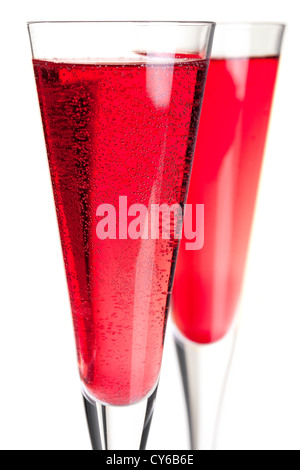 Cocktail Kollektion - Kir royal mit Champagner. Isoliert auf weißem Hintergrund Stockfoto