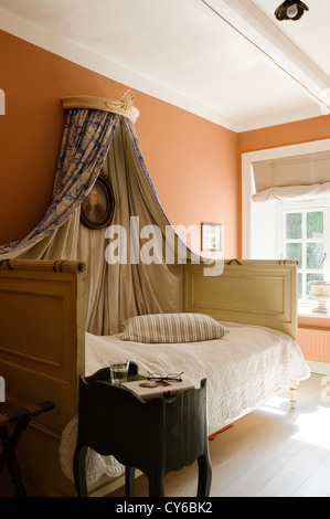 Schlafzimmer im deutschen Bauernhaus Restaurierung der 1820er Jahre aus Stockfoto