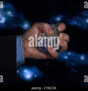 Hand drückte Öl aus der Erde. Earth-Bild mit freundlicher Genehmigung der NASA. Stockfoto