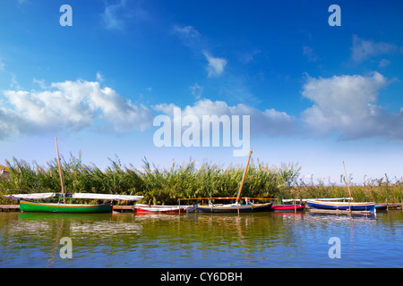 Albufera Kanal Boote in el Palmar von Valencia, Spanien Stockfoto