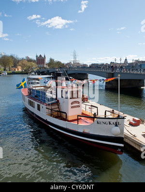 Dampfer Kung Karl vertäut, neben der Brücke zur Insel Skeppsholmen in Stockholm, Mittelschweden Stockfoto