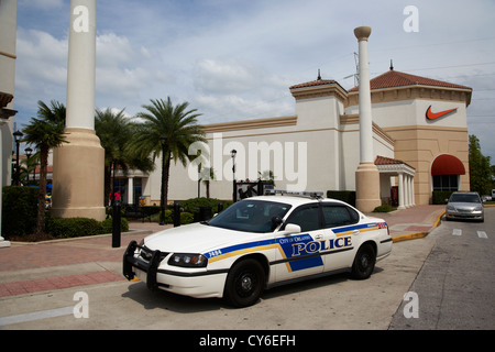 Stadt von Orlando Polizei Streifenwagen Patrol außerhalb einer Shopping Mall in Florida usa Stockfoto