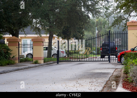 Toren auf bewachten Wohnanlage geschlossen Orlando Florida Usa Stockfoto